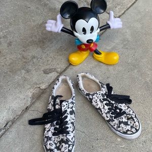 Mickey Mouse tennis shoes